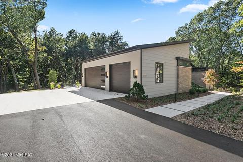 3041 W Locust Ln SE, Ada, MI 49301 photo 3