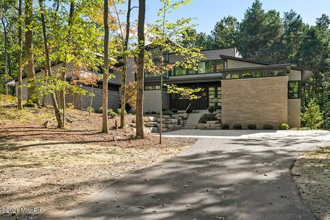 3041 W Locust Ln SE, Ada, MI 49301 photo 2