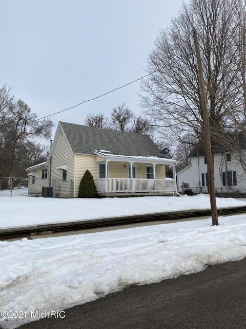 710 W May St, Belding, MI 48809 photo 4