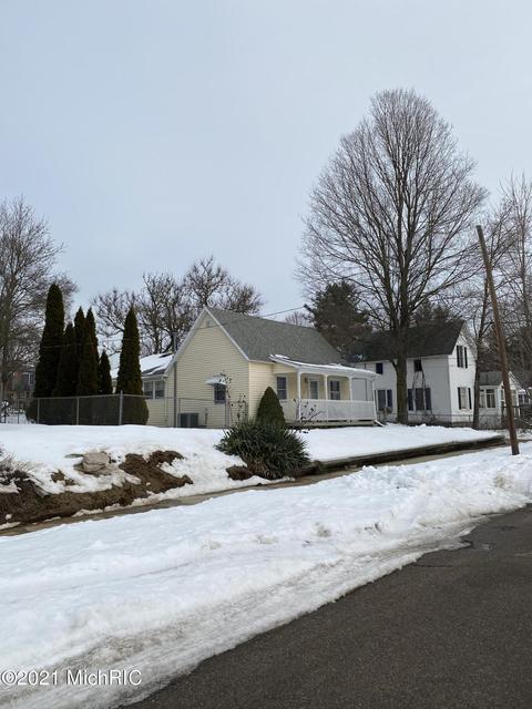 710 W May St, Belding, MI 48809 photo 2