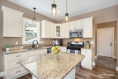 4519 Amazon Dr, Lowell, MI 49331 photo 2