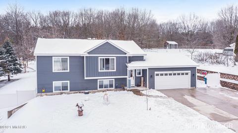 1010 Grindle Dr SE, Lowell, MI 49331 photo 3