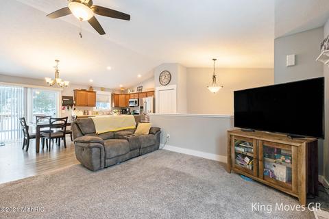 1010 Grindle Dr SE, Lowell, MI 49331 photo 7