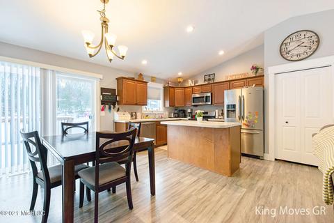 1010 Grindle Dr SE, Lowell, MI 49331 photo 11