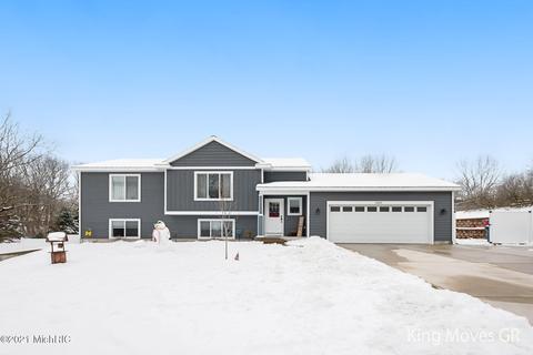 1010 Grindle Dr SE, Lowell, MI 49331 photo 1