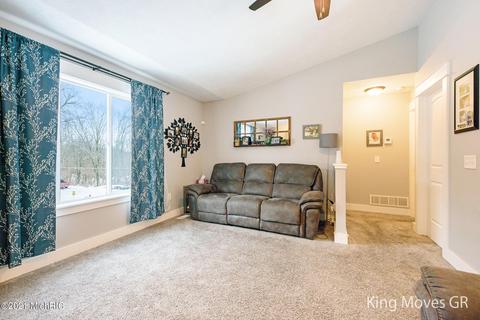 1010 Grindle Dr SE, Lowell, MI 49331 photo 9