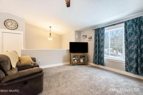 1010 Grindle Dr SE, Lowell, MI 49331 photo 8