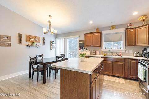 1010 Grindle Dr SE, Lowell, MI 49331 photo 12