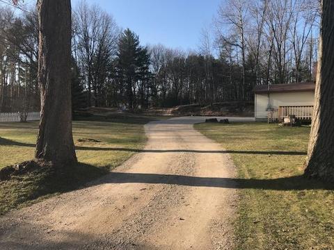 71 E 96th St, Newaygo, MI 49337 photo 3