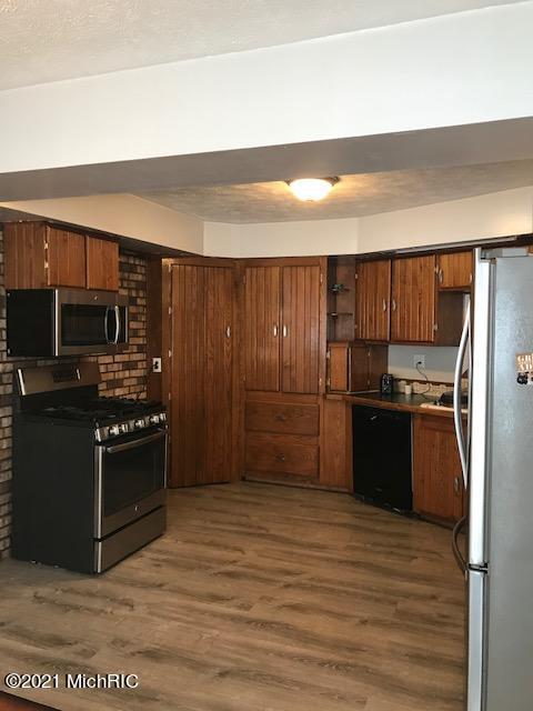 71 E 96th St, Newaygo, MI 49337 photo 5