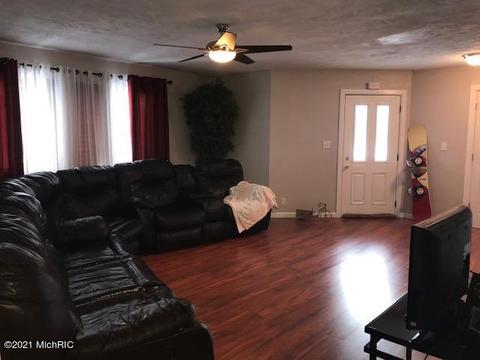 71 E 96th St, Newaygo, MI 49337 photo 10