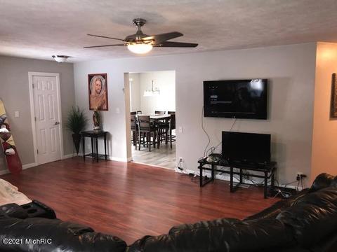 71 E 96th St, Newaygo, MI 49337 photo 11