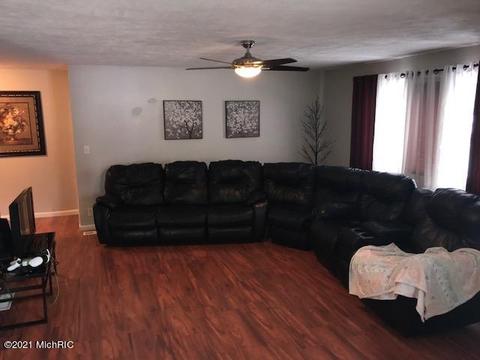 71 E 96th St, Newaygo, MI 49337 photo 9
