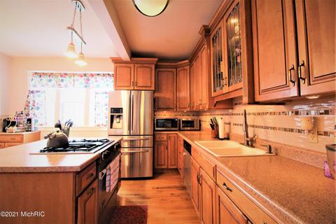360 2nd St, Manistee, MI 49660 photo 9