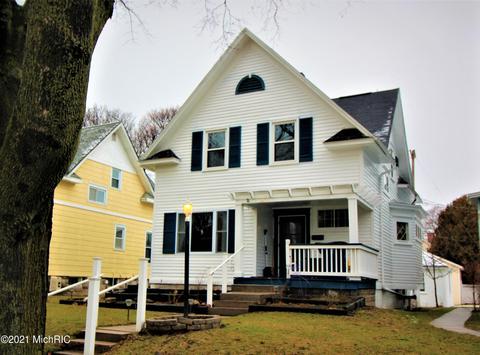 360 2nd St, Manistee, MI 49660 photo 1