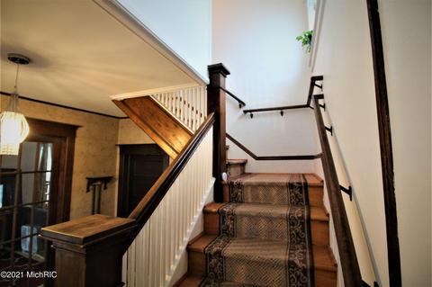 360 2nd St, Manistee, MI 49660 photo 4