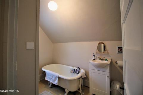 360 2nd St, Manistee, MI 49660 photo 20