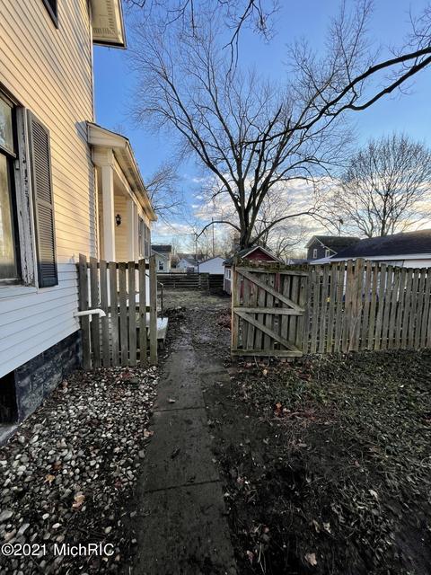 125 Hart St, Marshall, MI 49068 photo 5