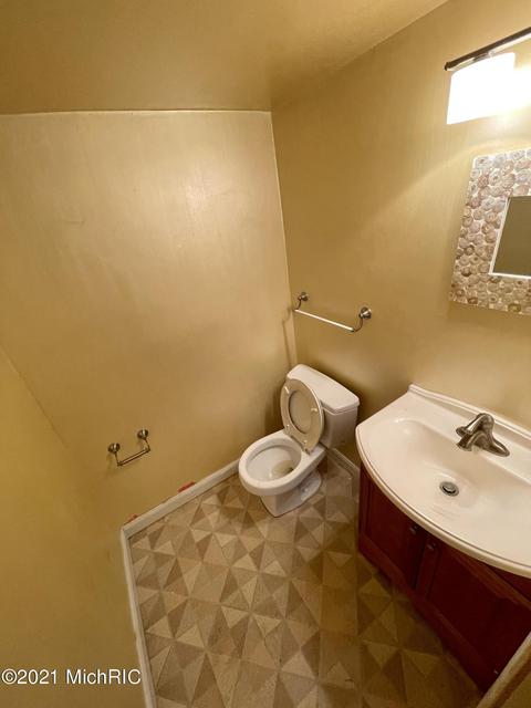 125 Hart St, Marshall, MI 49068 photo 17