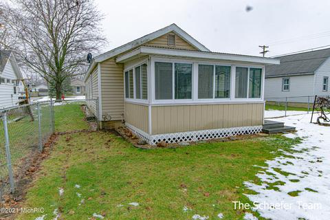 209 Maple St, Lowell, MI 49331 photo 25