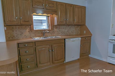 209 Maple St, Lowell, MI 49331 photo 13