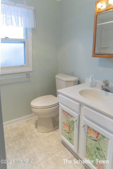 209 Maple St, Lowell, MI 49331 photo 17