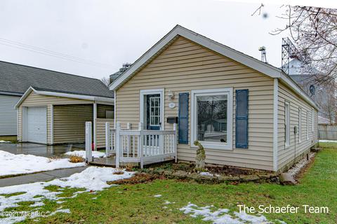 209 Maple St, Lowell, MI 49331 photo 1