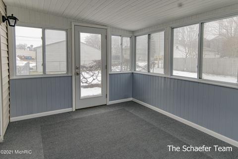 209 Maple St, Lowell, MI 49331 photo 8