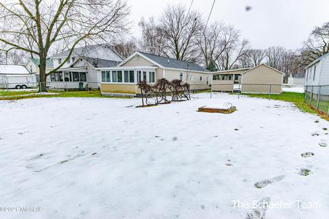 209 Maple St, Lowell, MI 49331 photo 21