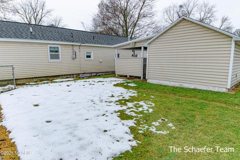 209 Maple St, Lowell, MI 49331 photo 23