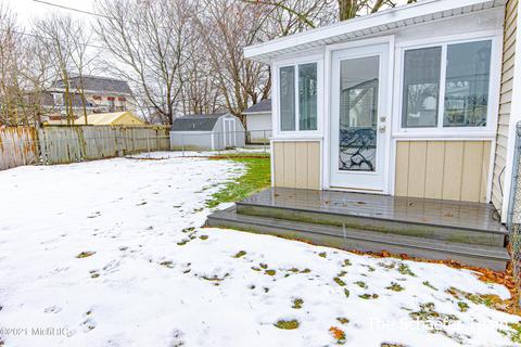 209 Maple St, Lowell, MI 49331 photo 24