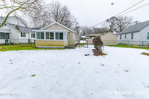 209 Maple St, Lowell, MI 49331 photo 22