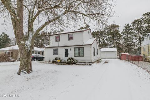 313 Meadow Dr, Augusta, MI 49012 photo 2