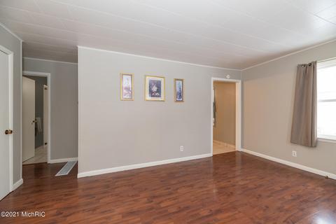 313 Meadow Dr, Augusta, MI 49012 photo 6