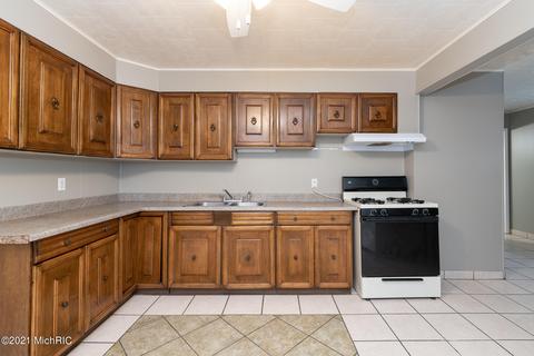313 Meadow Dr, Augusta, MI 49012 photo 16