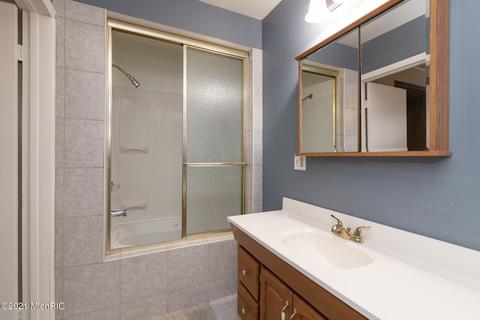 313 Meadow Dr, Augusta, MI 49012 photo 8