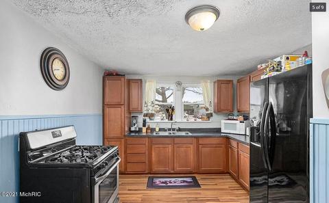 1201 W State St, Belding, MI 48809 photo 5