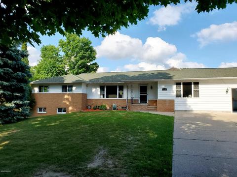 931 Warner St, Whitehall, MI 49461 photo 2