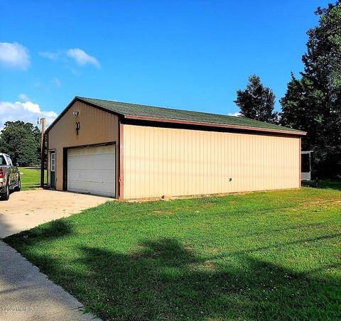 931 Warner St, Whitehall, MI 49461 photo 4