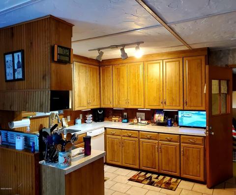 931 Warner St, Whitehall, MI 49461 photo 6