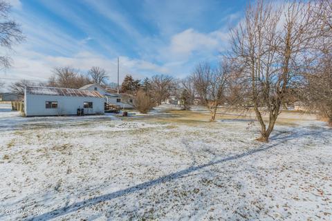 511 S Main St, Waldron, MI 49288 photo 11