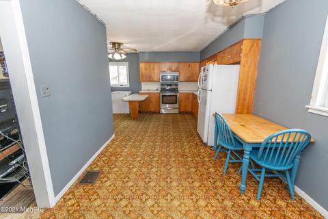 511 S Main St, Waldron, MI 49288 photo 14