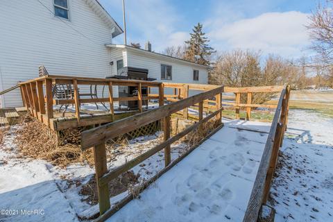 511 S Main St, Waldron, MI 49288 photo 8