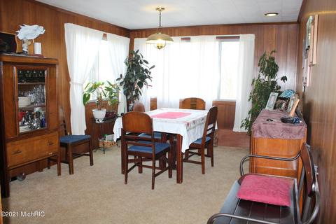 16652 Kellogg Ave, Three Rivers, MI 49093 photo 2