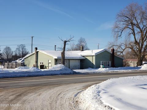 1262 E Wilcox Ave, White Cloud, MI 49349 photo 1