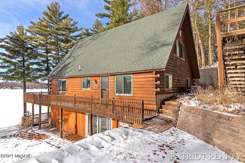 8813 Bluff St, Newaygo, MI 49337 photo 2