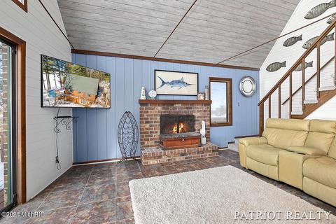 8813 Bluff St, Newaygo, MI 49337 photo 8