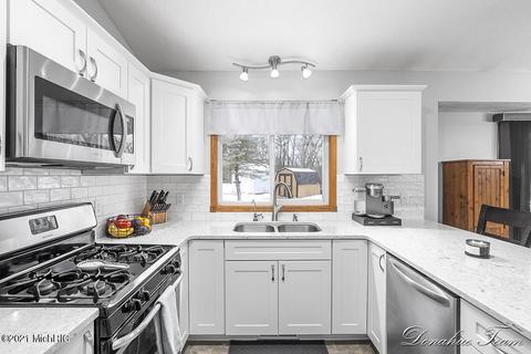 345 River Place Dr, Lowell, MI 49331 photo 31