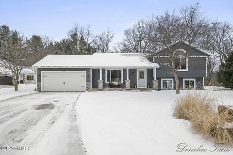 345 River Place Dr, Lowell, MI 49331 photo 1