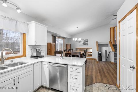 345 River Place Dr, Lowell, MI 49331 photo 32